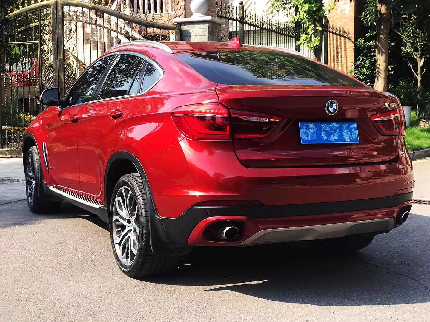 2016年 宝马x6 3.0t 红色 棕红内